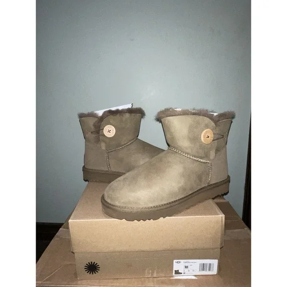UGG Women's Size 10 Bailey Button II Sheepskin Ankle Snow Boots Hickory Brown - Picture 5 of 10